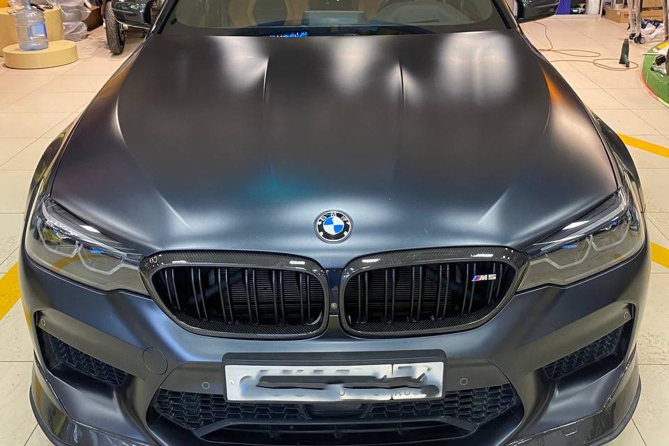 BMW M5 - оклейка кузова в матовый сатин
